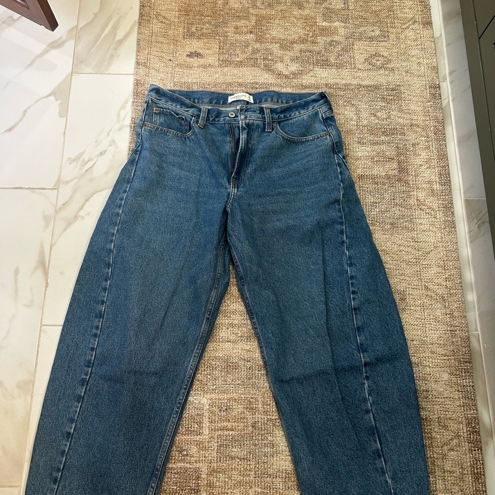 Abercrombie & Fitch Mid Rise Blue Jeans
